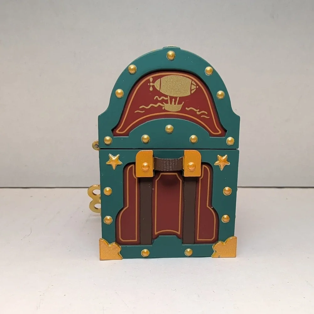 Hallmark Keepsake 2002 Merry Music Makers Wind Up Musical Toy Chest Ornament
